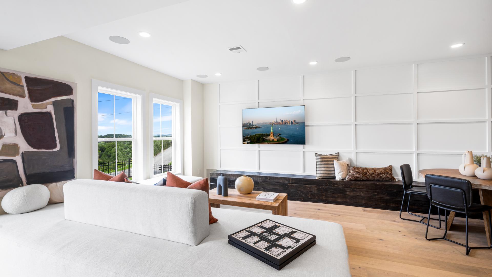 The Townhomes at Van Wyck Mews Image