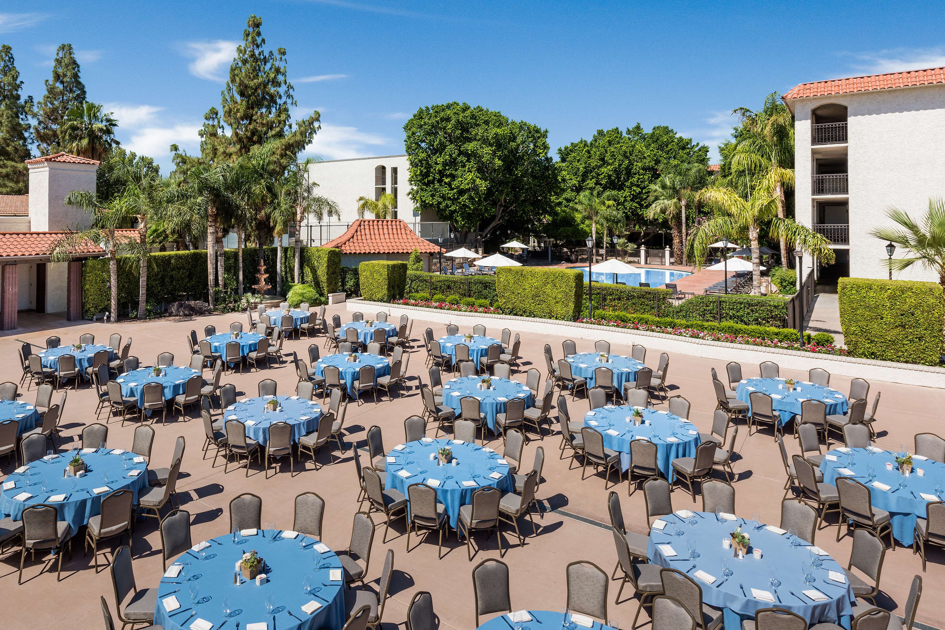 Embassy Suites by Hilton Scottsdale Resort Photo