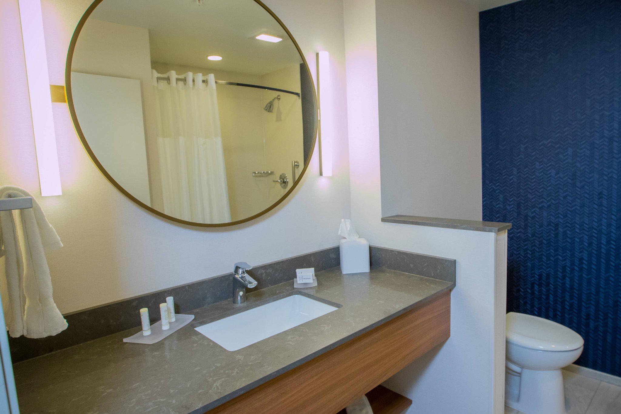 Fairfield Inn & Suites by Marriott Alexandria Photo