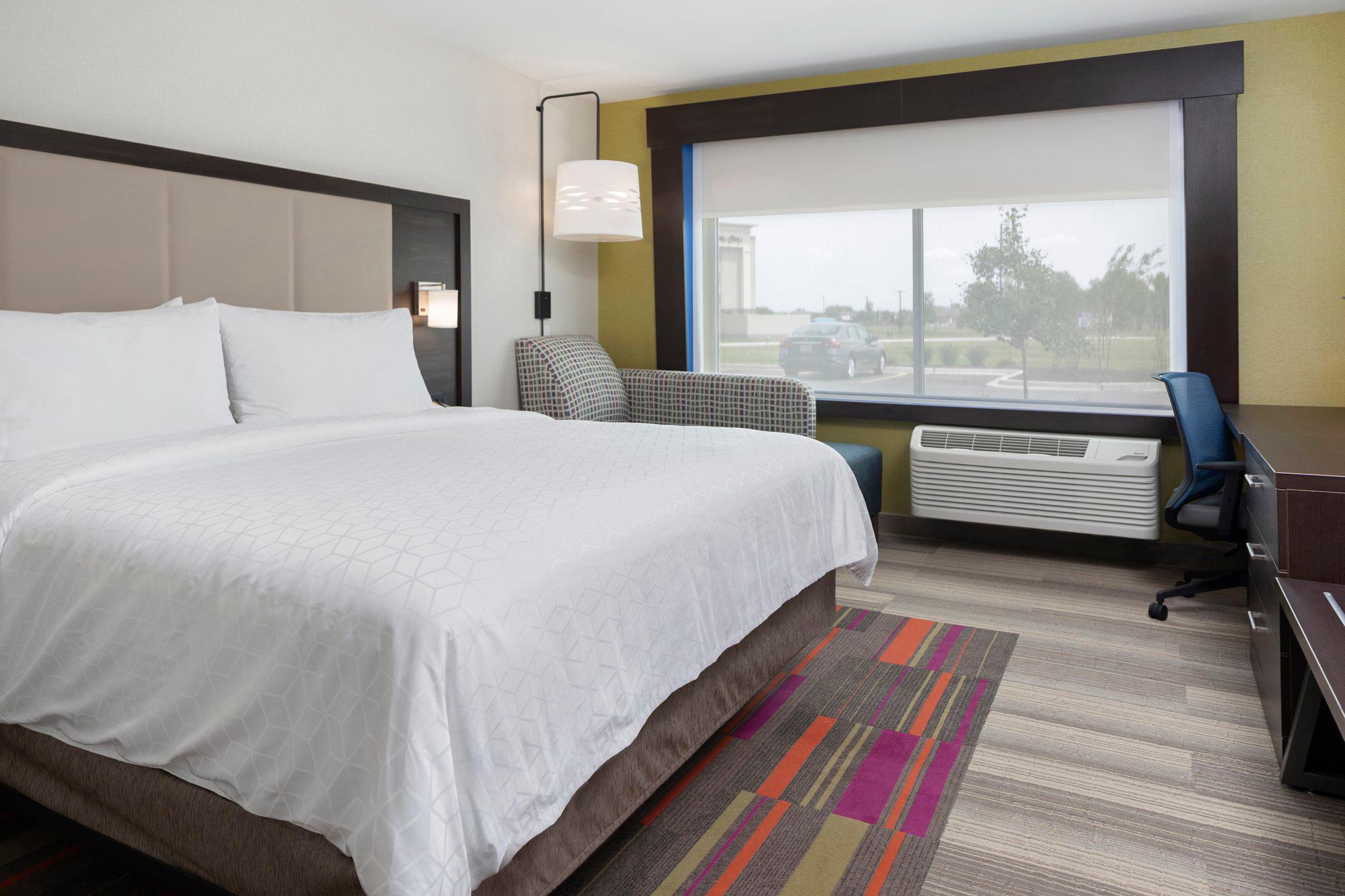 Holiday Inn Express & Suites Bourbonnais East - Bradley Photo