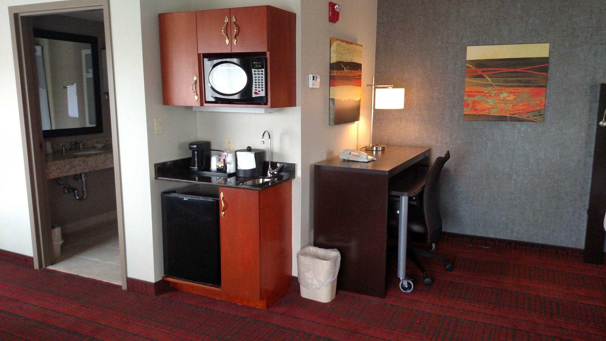 Holiday Inn Express & Suites Auburn Photo