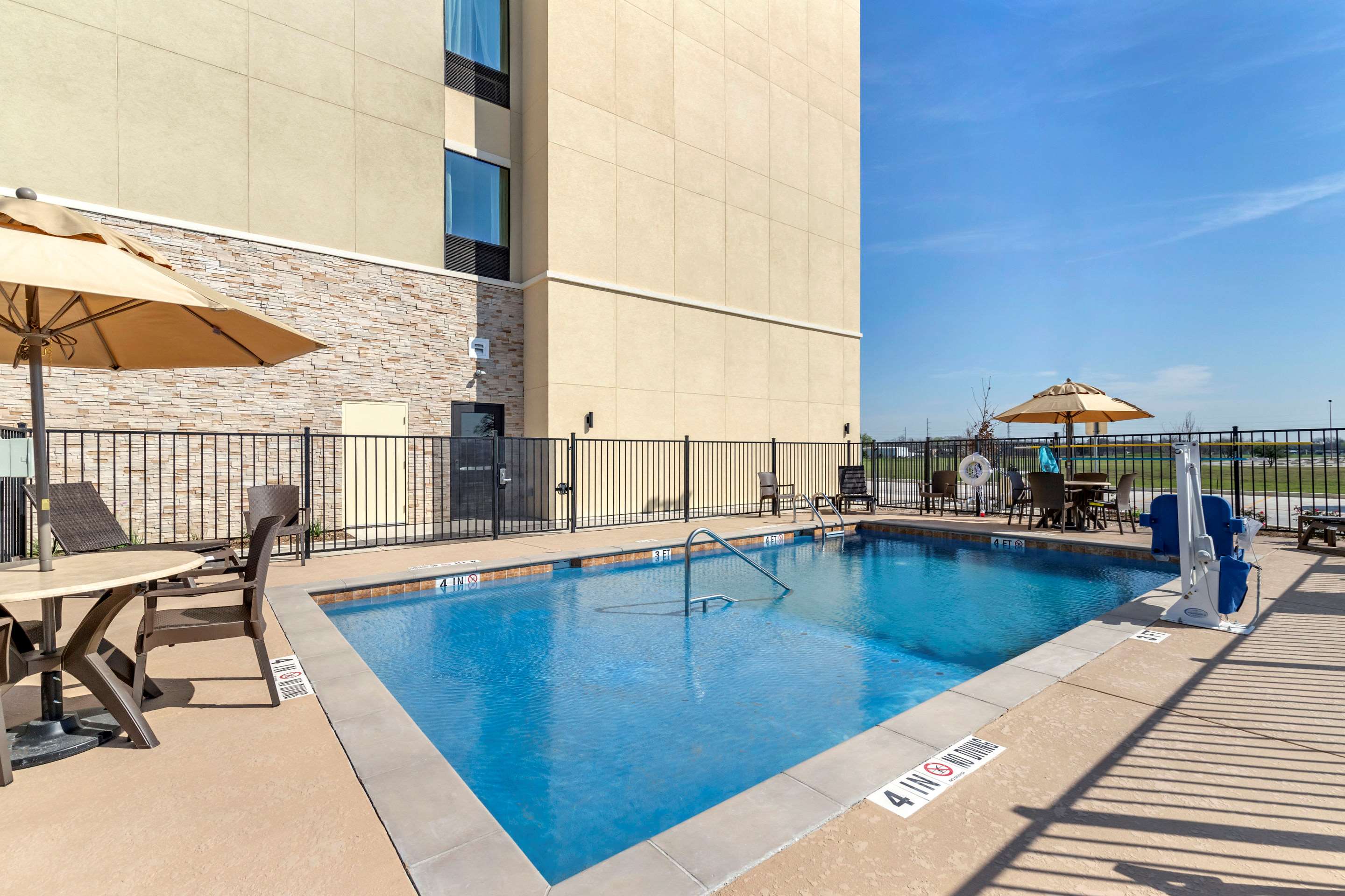 Comfort Suites San Antonio Ft. Sam Houston/Sammc Area Photo