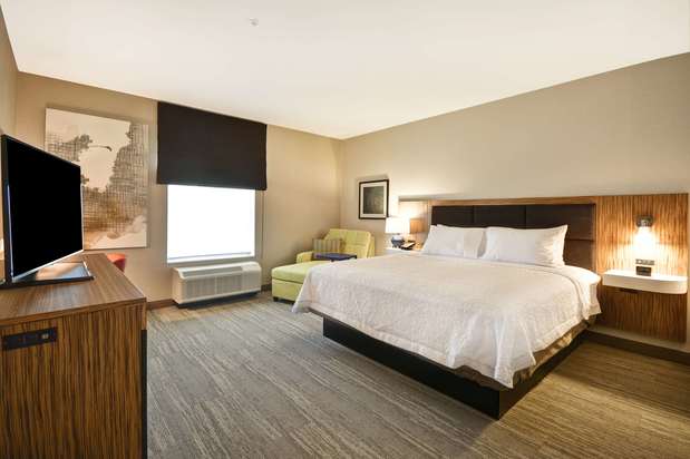 Images Hampton Inn & Suites Detroit/Warren