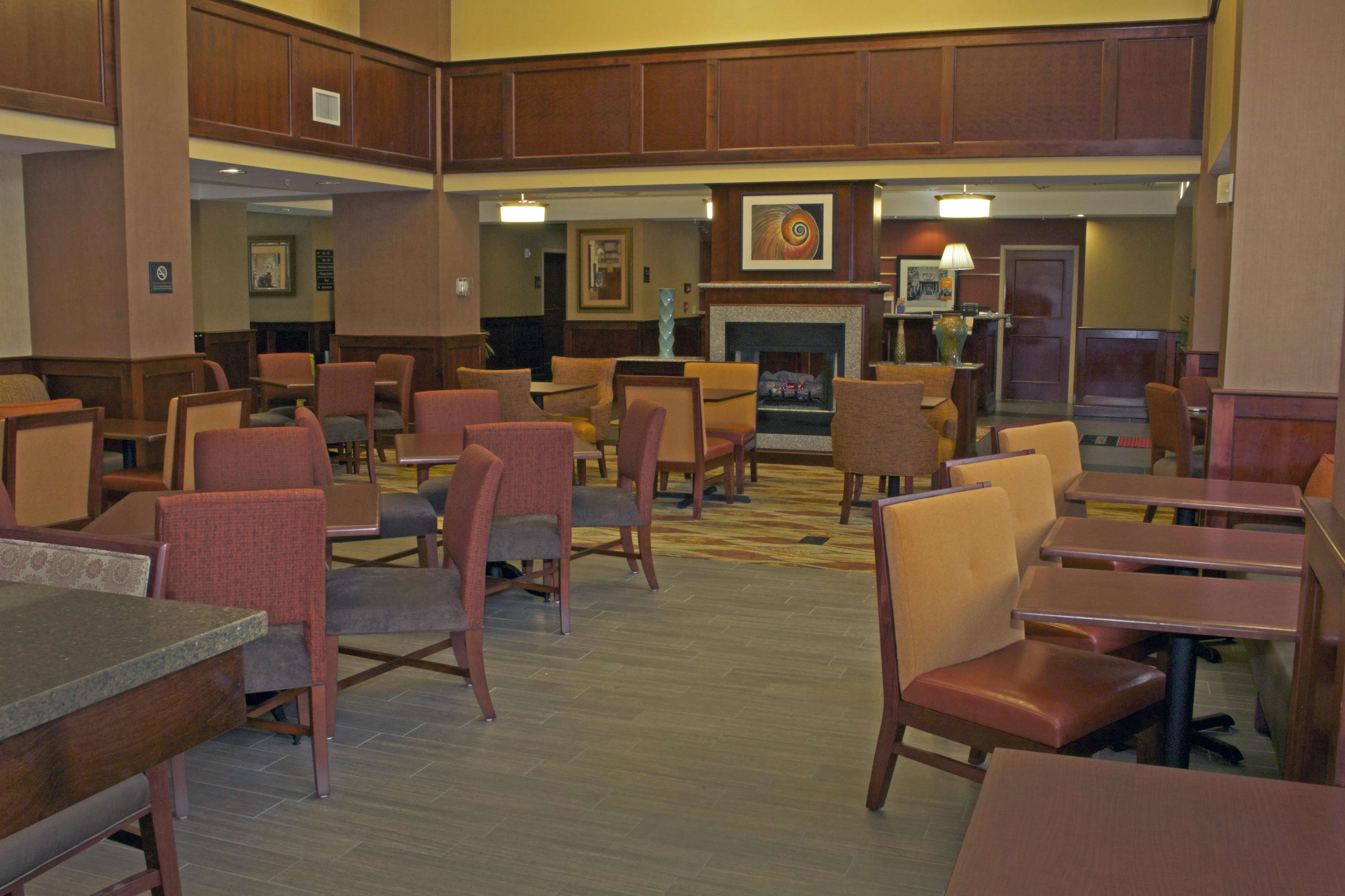 Hampton Inn & Suites Norfolk-Airport Photo