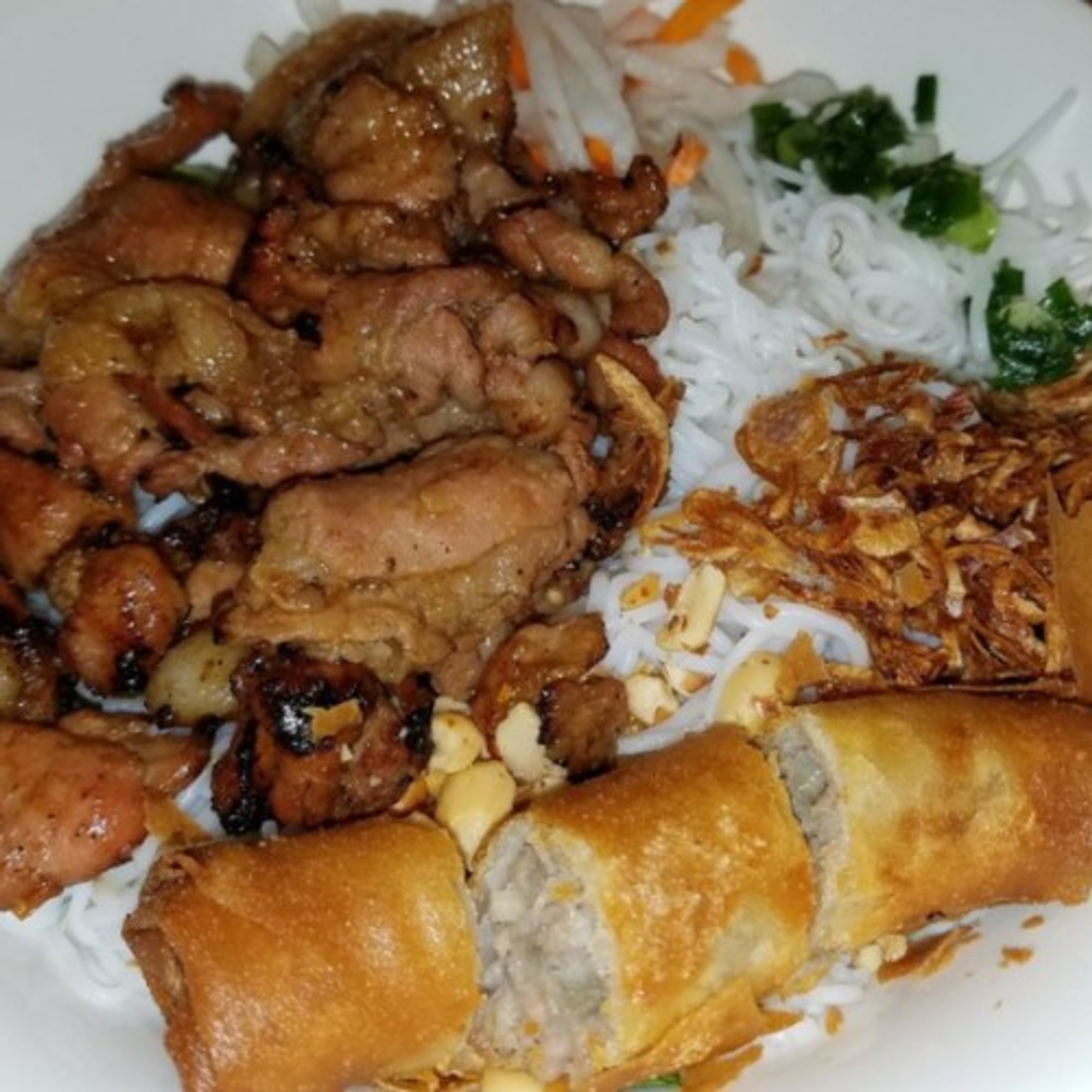 B5- Vermicelli with Grilled Pork & Egg Rolls (2 Pieces)