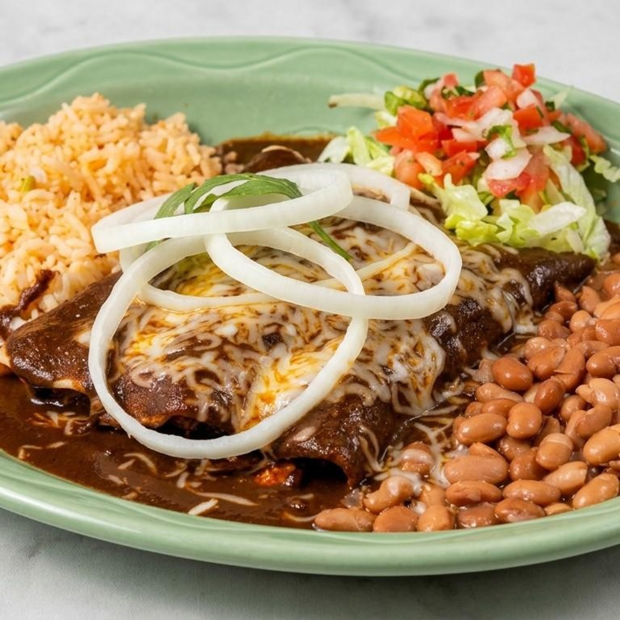 2 Enchiladas en Mole