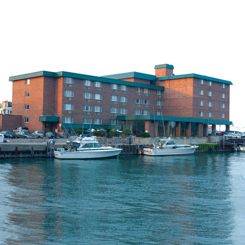Holiday Inn Harborview - Port Washington in Port Washington, WI