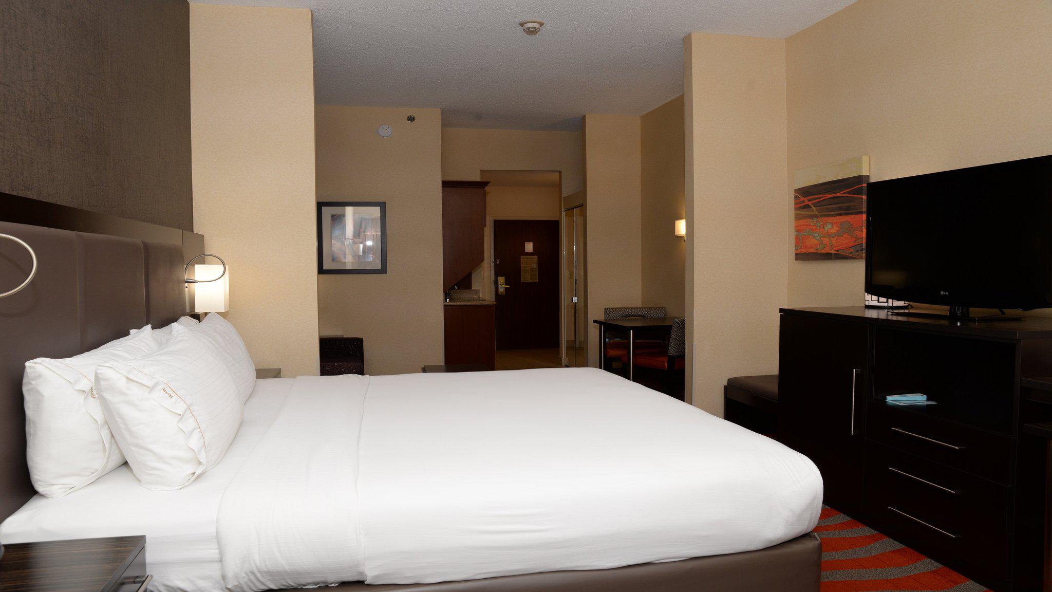 Holiday Inn Express & Suites Dayton-Centerville Photo