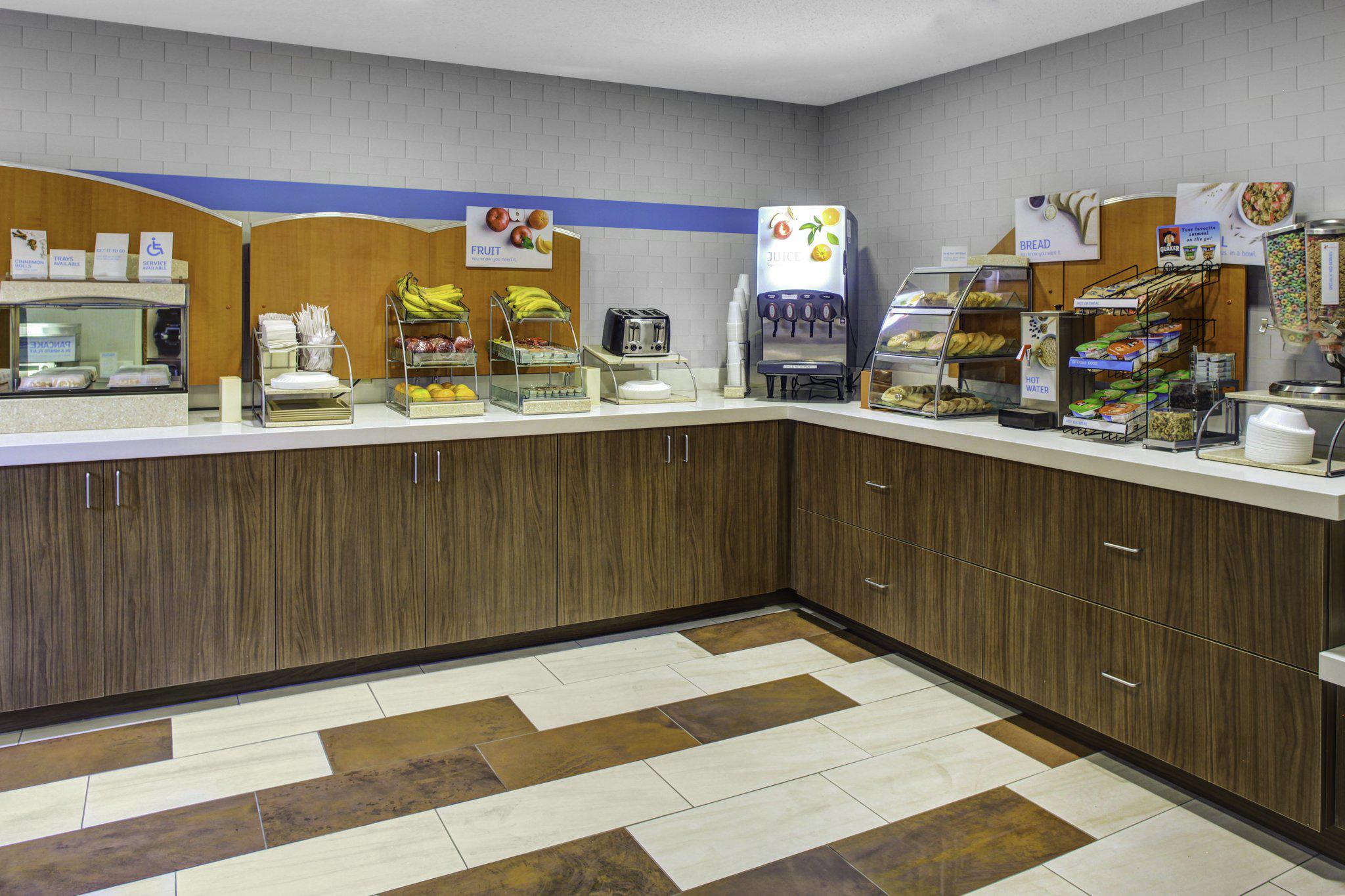 Holiday Inn Express Richmond-Mechanicsville Photo