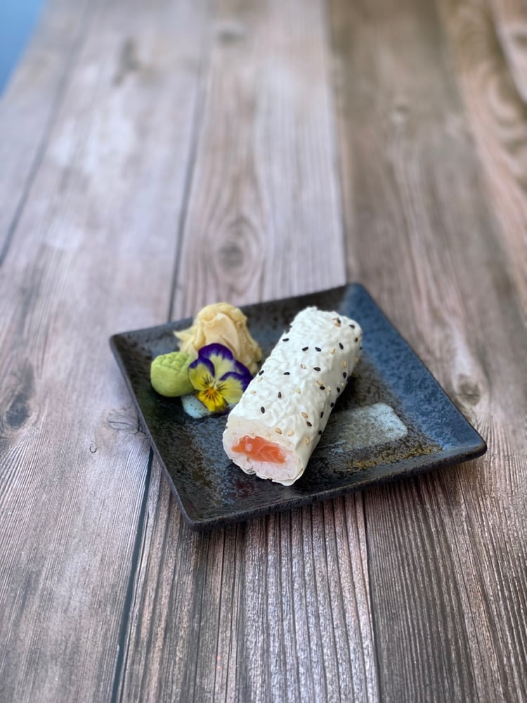 Salmon Hand Roll