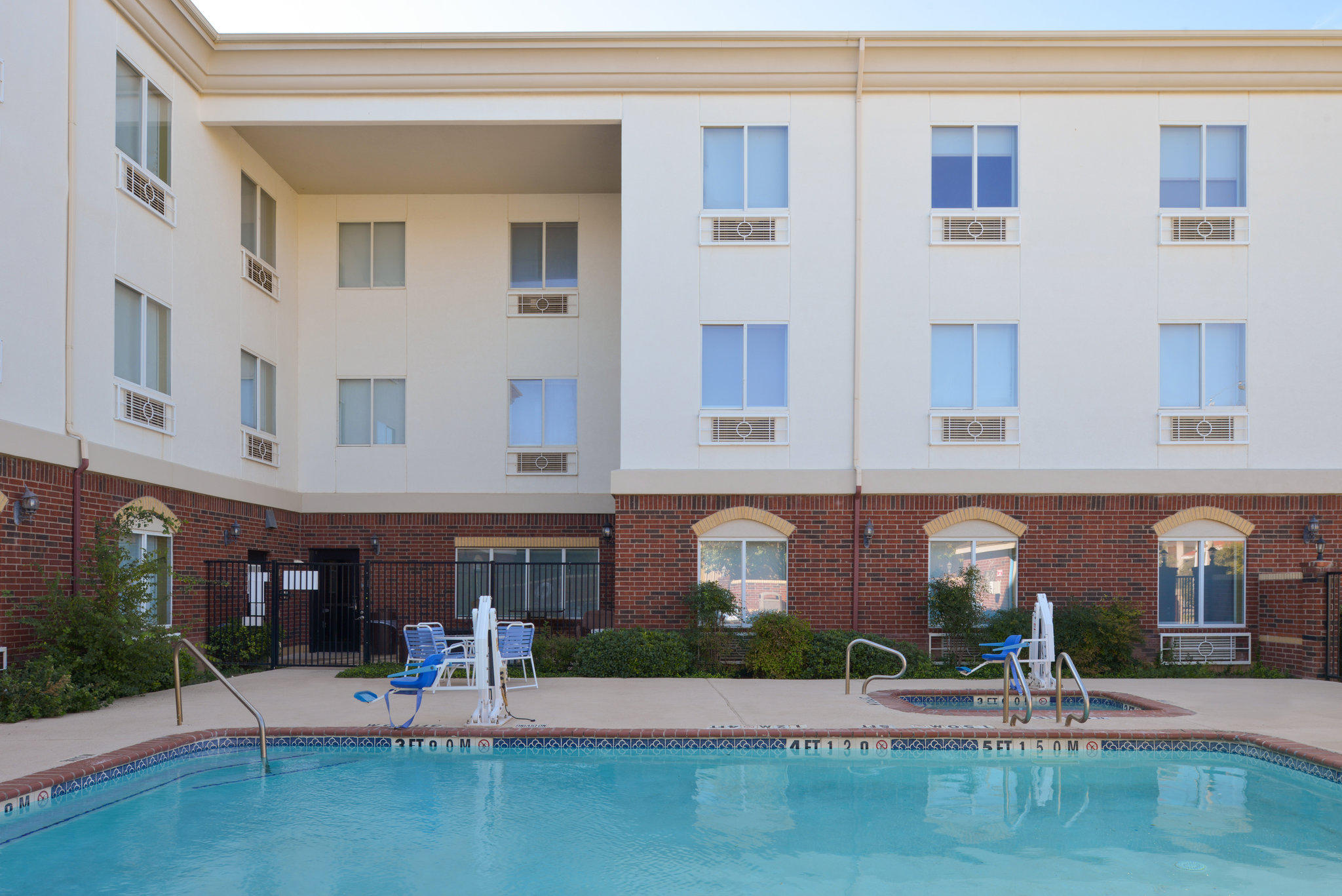 Holiday Inn Express & Suites Abilene Mall South Photo