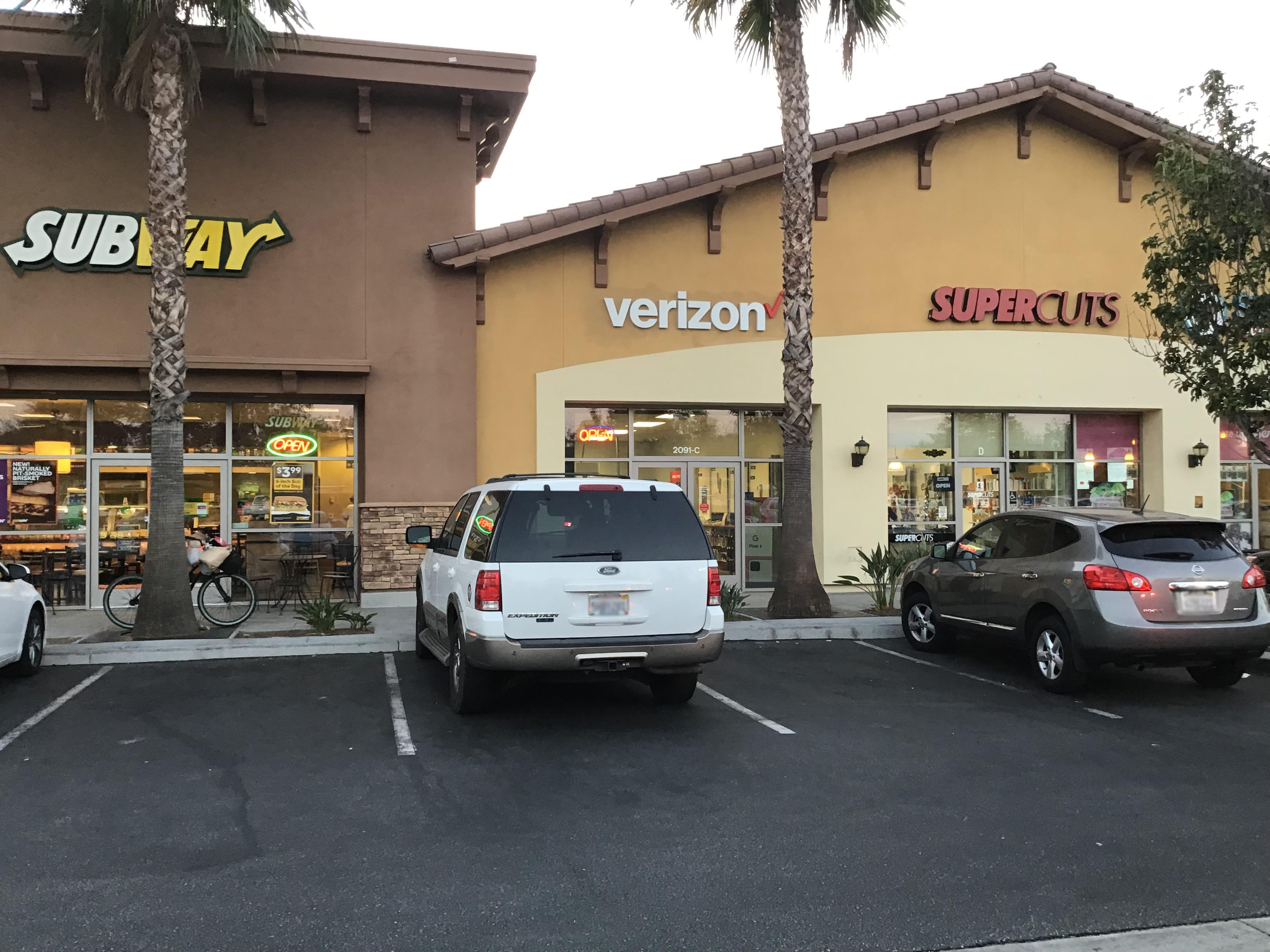 Verizon Authorized Retailer – GoWireless Photo