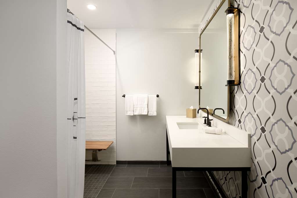 Hayes Mansion San Jose, Curio Collection by Hilton Image