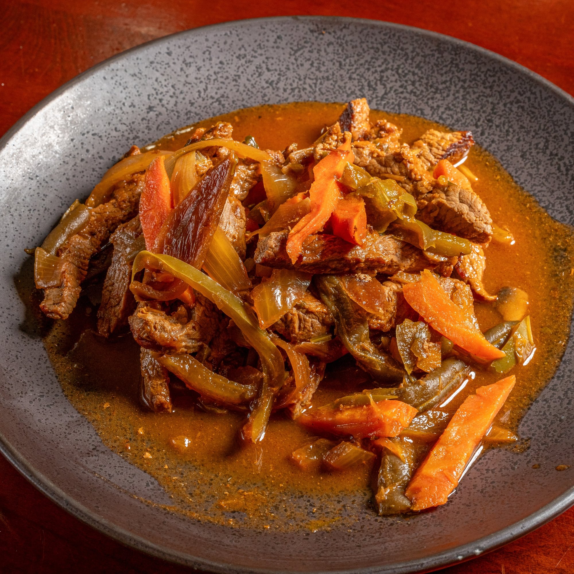 Ropa Vieja en Salsa (Shredded Beef in Sauce)