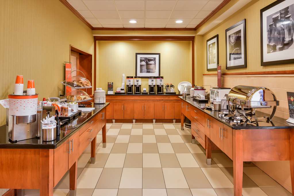 Hampton Inn Emporia Image