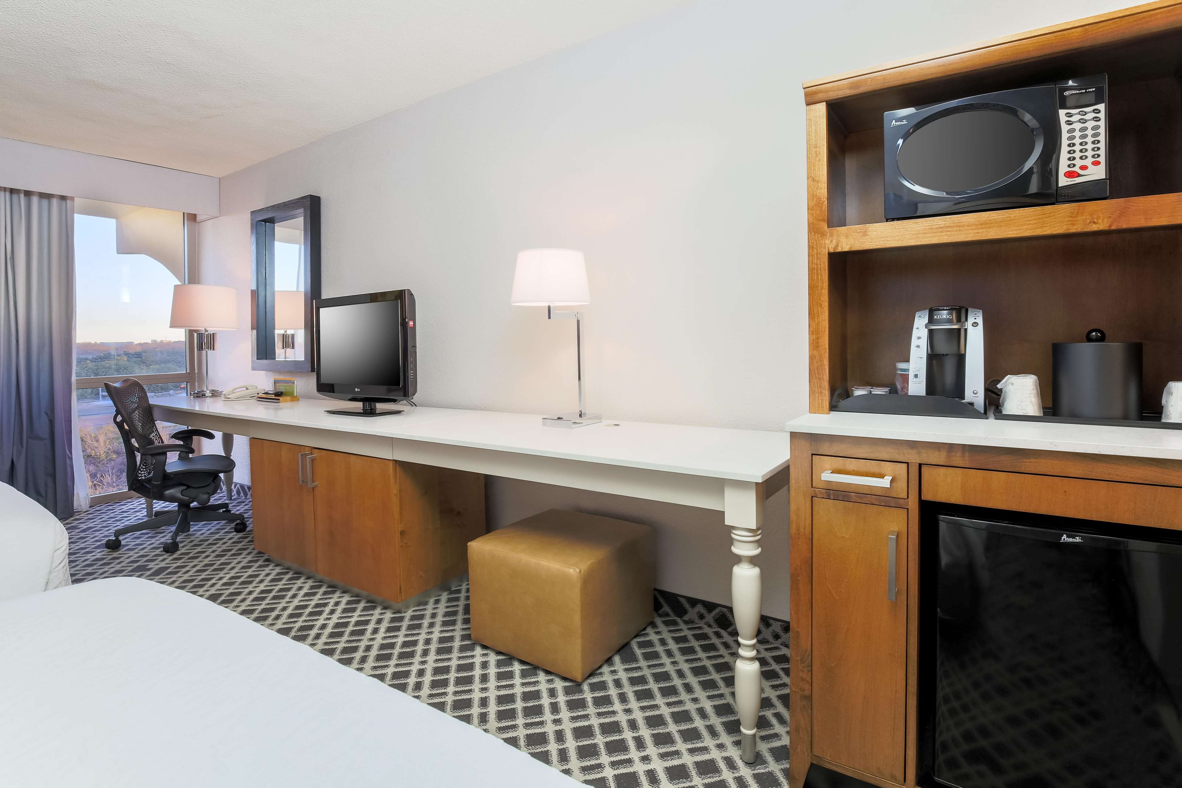 Hilton Garden Inn Dallas/Market Center Photo