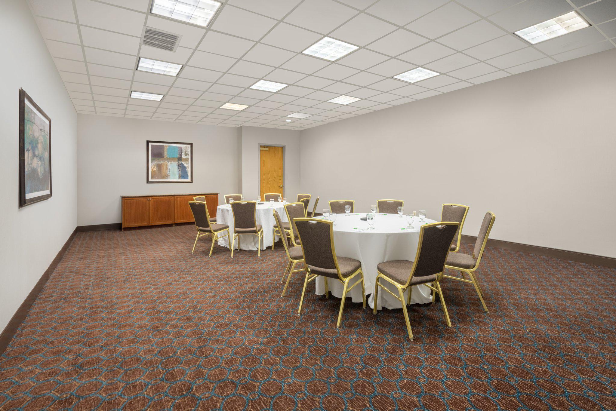 Holiday Inn Mansfield-Foxboro Area Photo