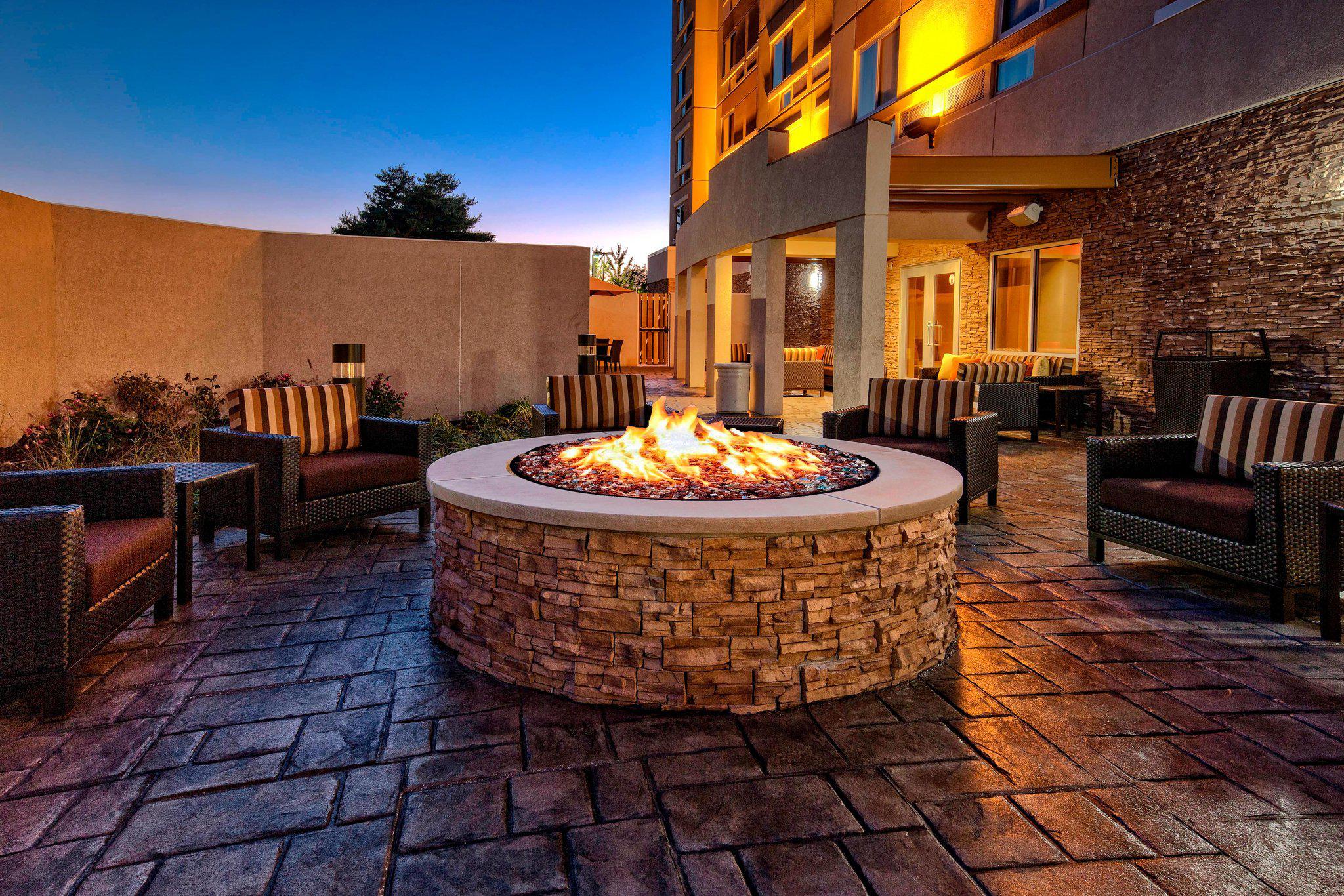 Courtyard by Marriott Westbury Long Island Photo