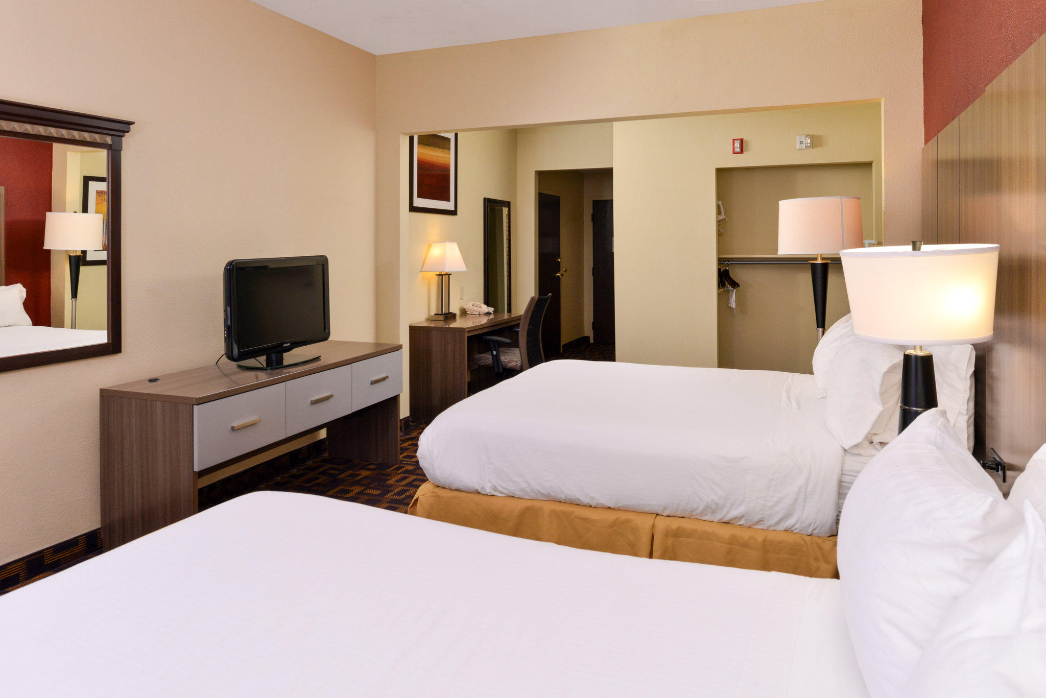 Holiday Inn Express & Suites Ridgeland - Jackson North Area Photo