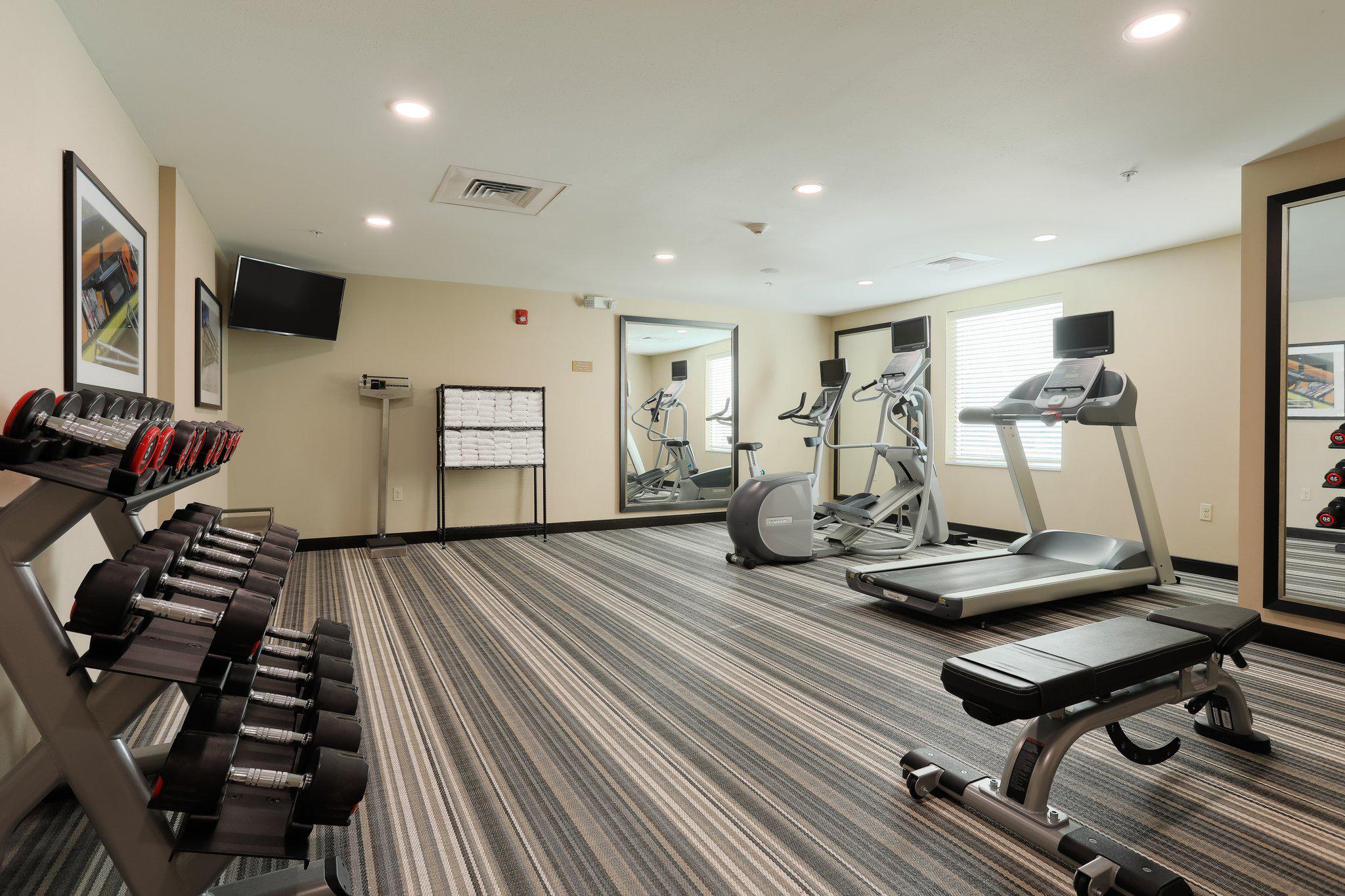 Candlewood Suites Lenexa - Overland Park Area Photo