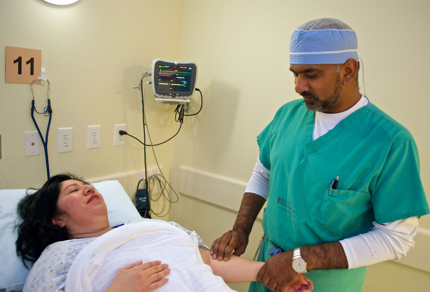 A doctor and patient at STAR Vascular Access Center