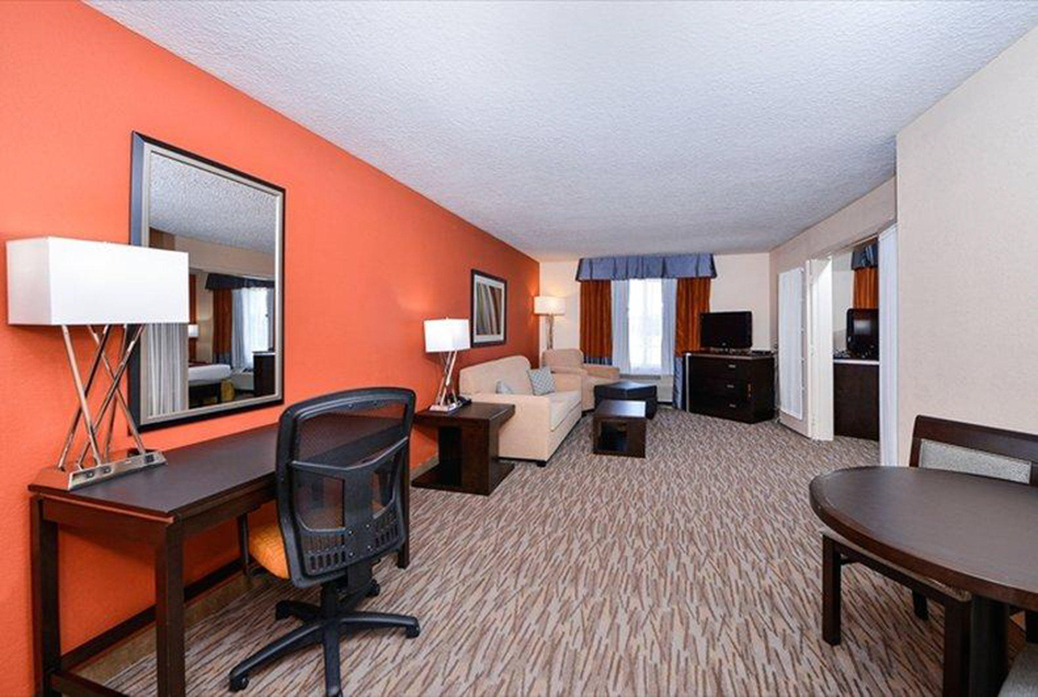 Holiday Inn Express & Suites Kingwood - Medical Center Area Photo