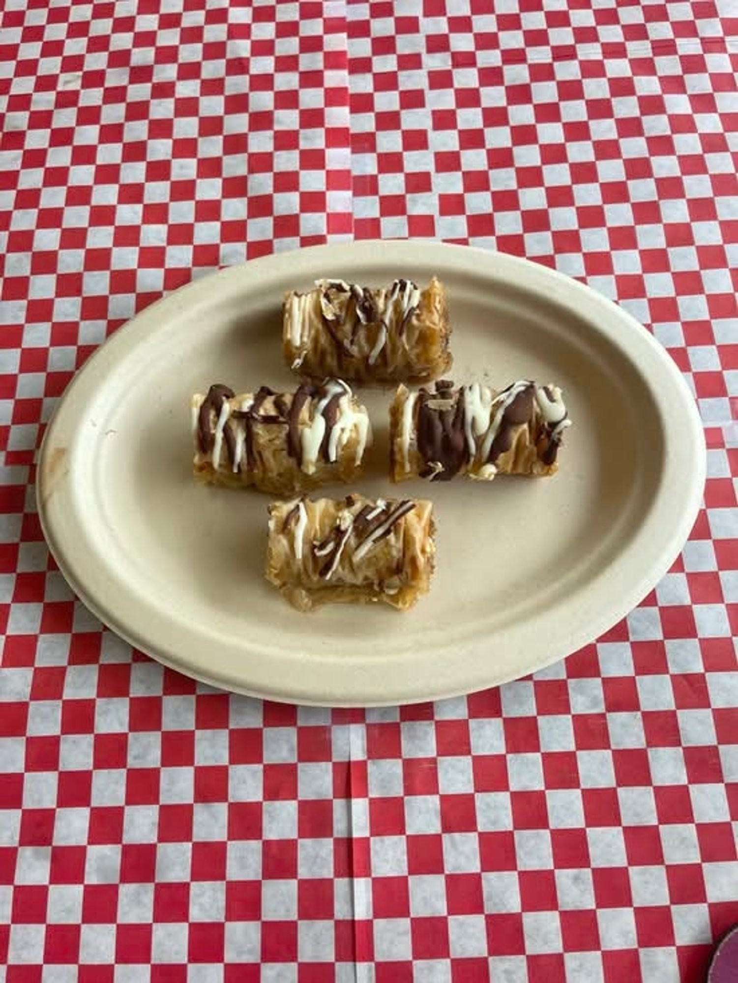 Baklava Rolls (4cs)