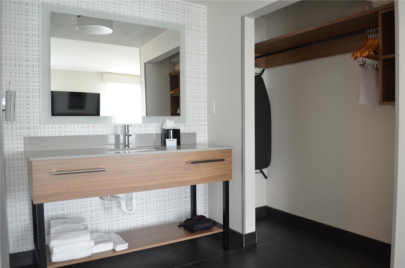 Hampton Inn & Suites by Hilton Tomball Houston NW Image