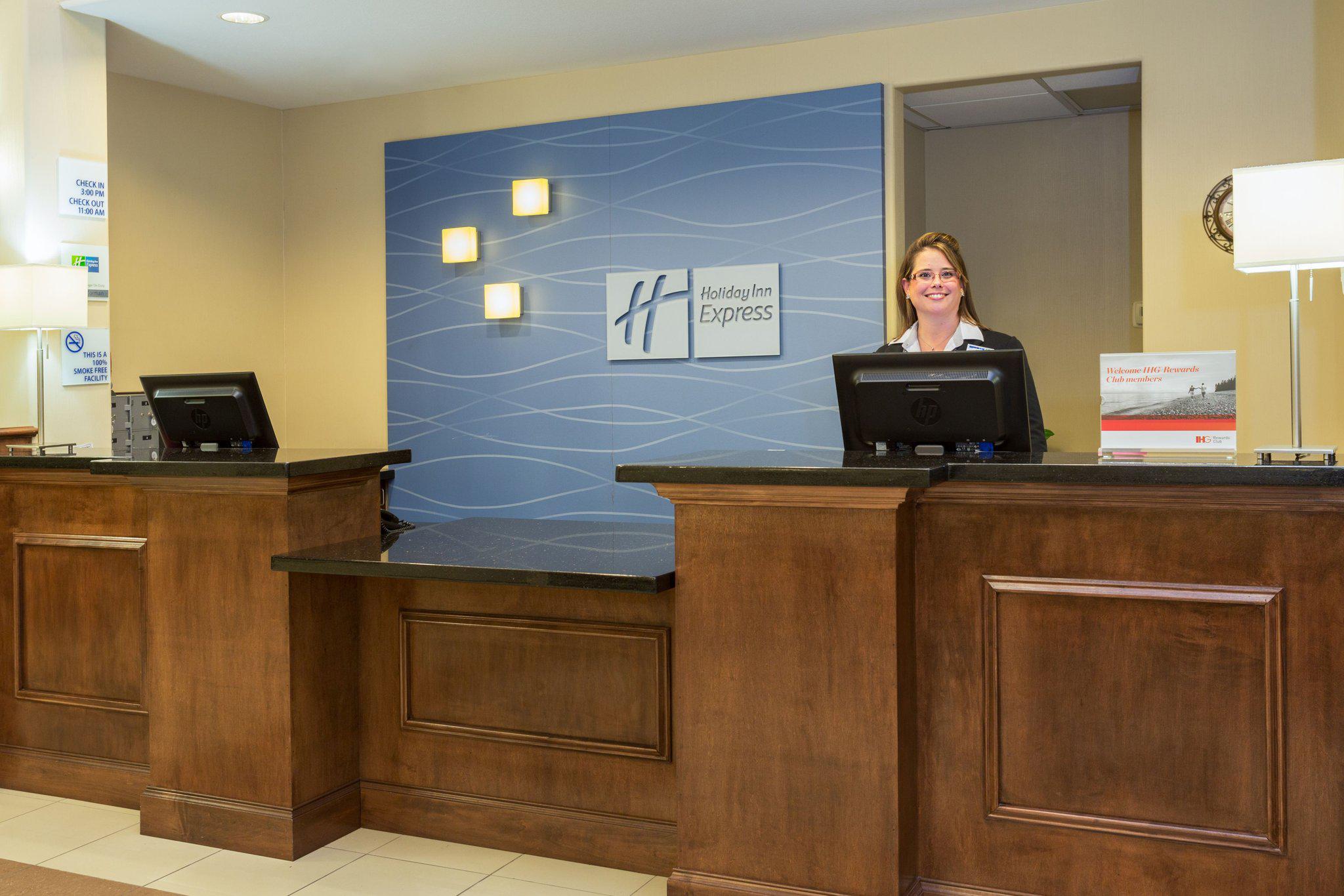 Holiday Inn Express & Suites Moultrie Photo