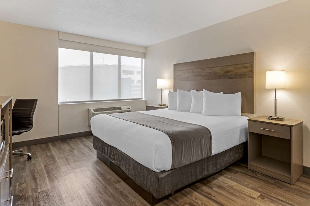 Best Western Plus Waterloo & Cedar Falls Image