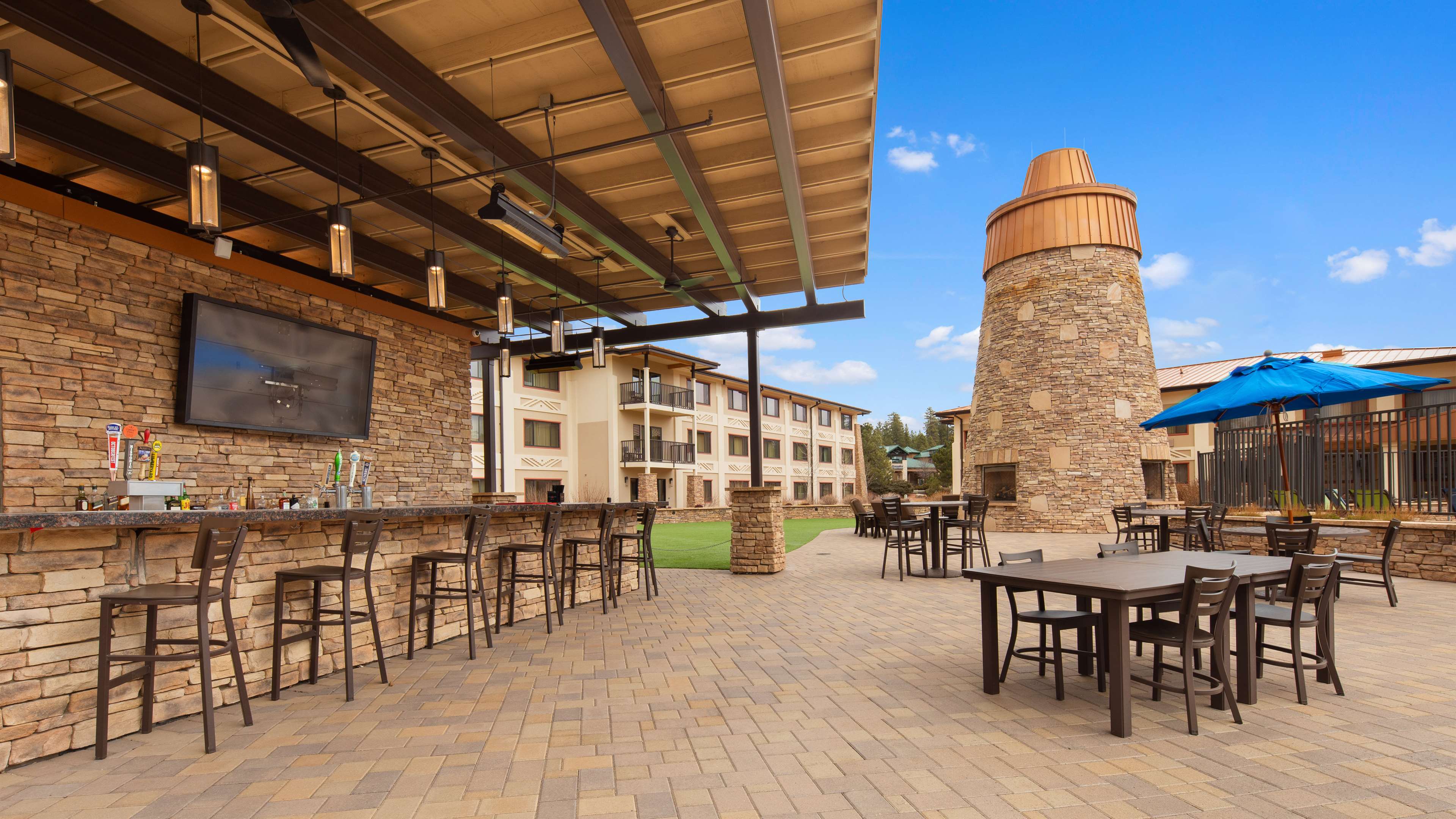 Outdoor Pool Bar