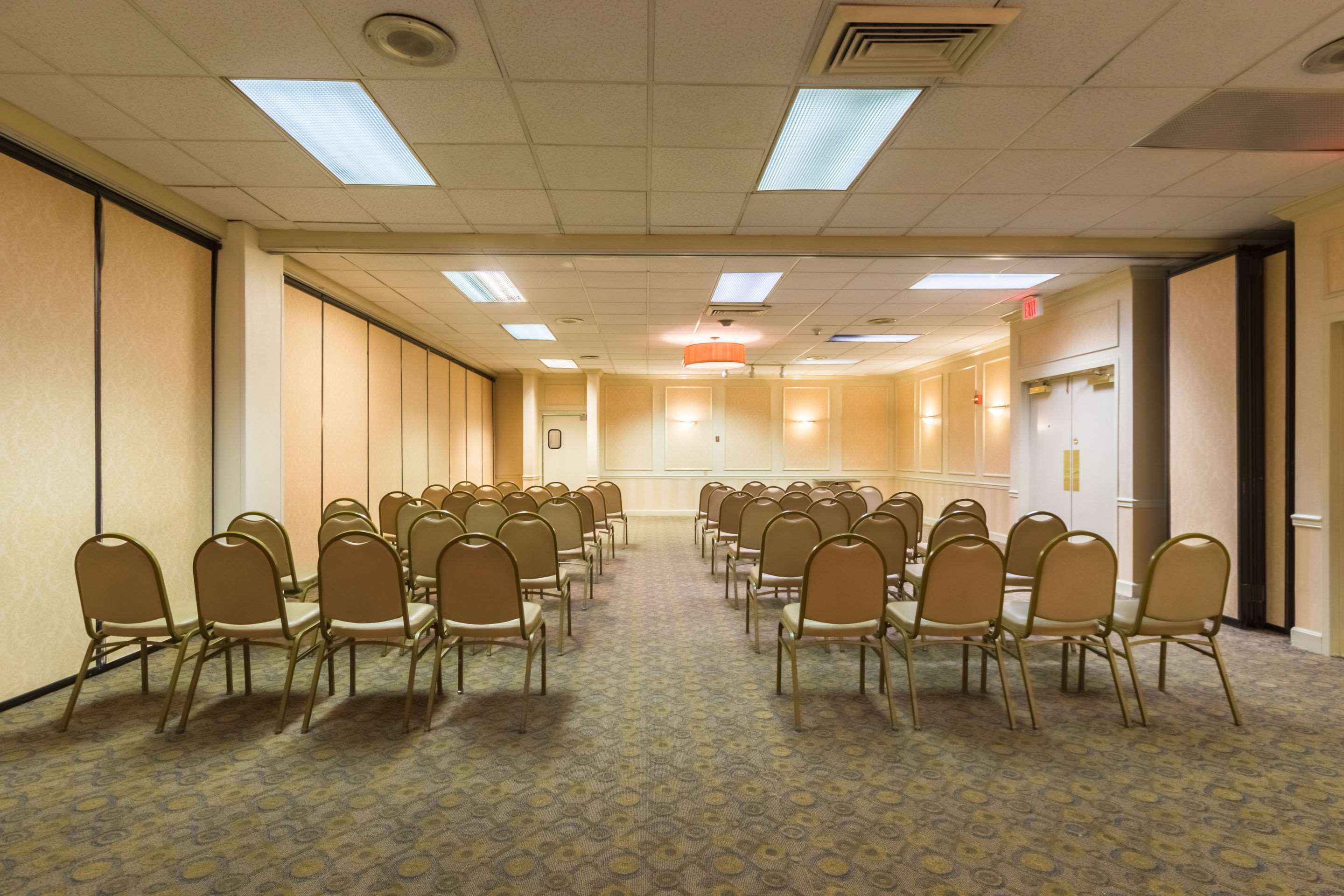 Quality Inn & Suites Conference Center Photo