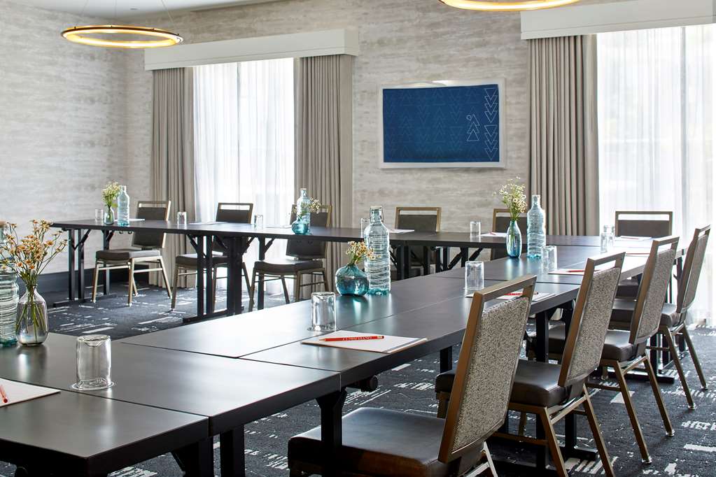 Cumberland House Knoxville, Tapestry Collection by Hilton Image