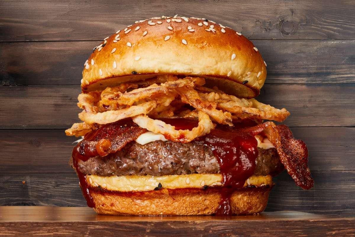 ‘CUE BACON CHEESEBURGER*