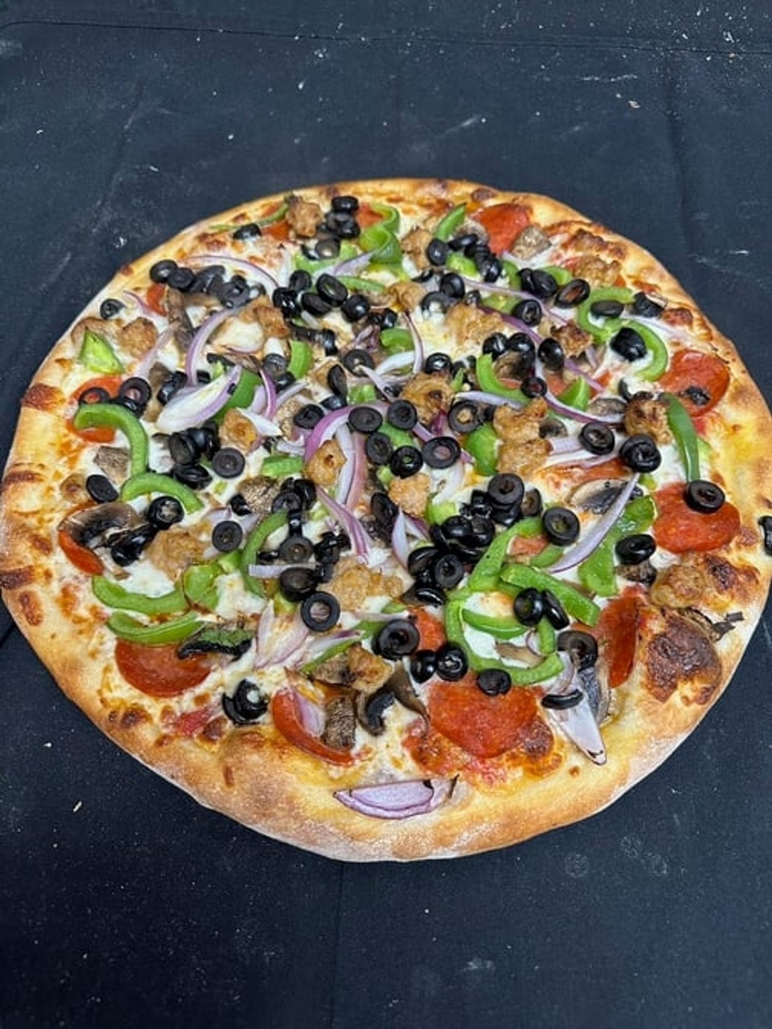 Large Deluxe Pizza