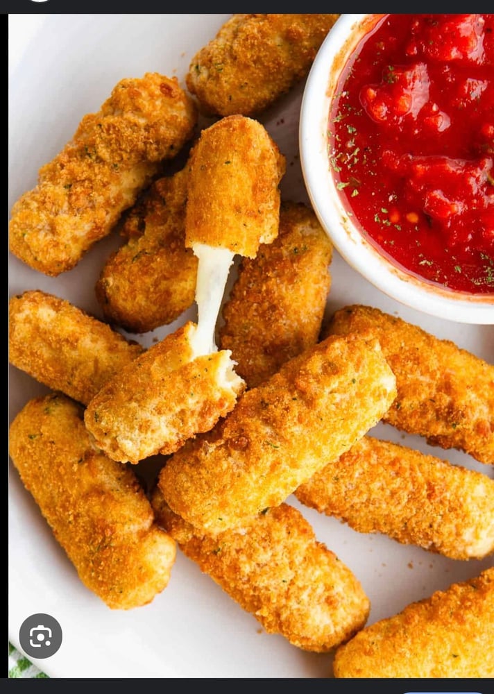 16" Large Cheese, Mozzarella Sticks & 6 Garlic Knots Deal