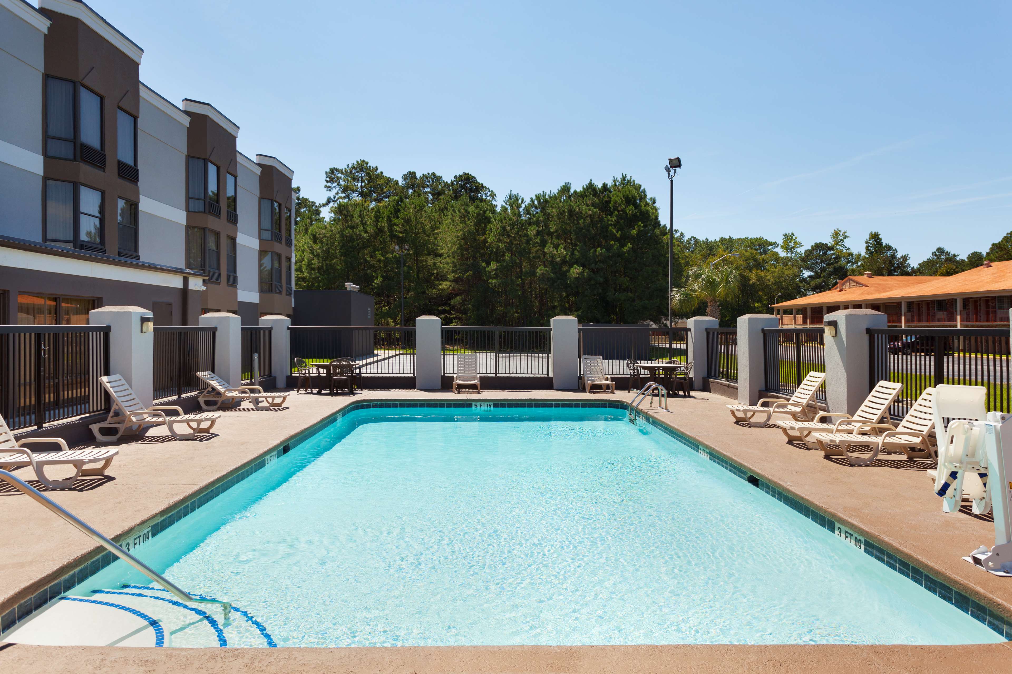 Country Inn & Suites by Radisson, Florence, SC Photo