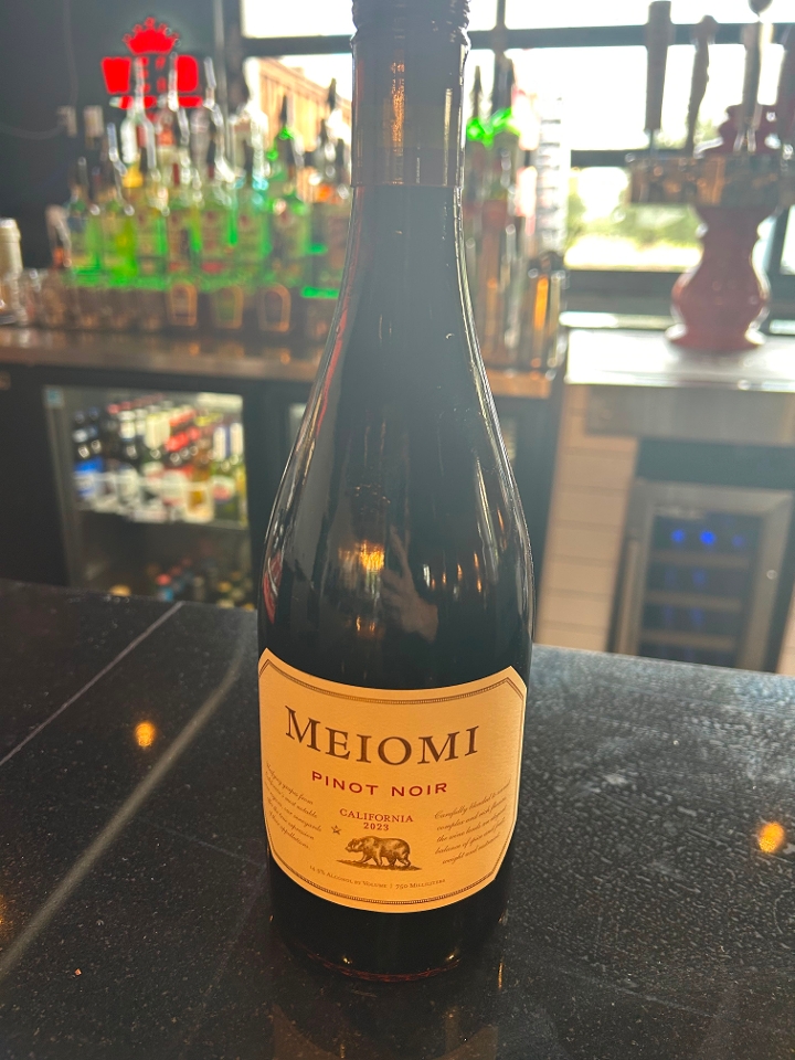 Bottle Meiomi Pinot Noir
