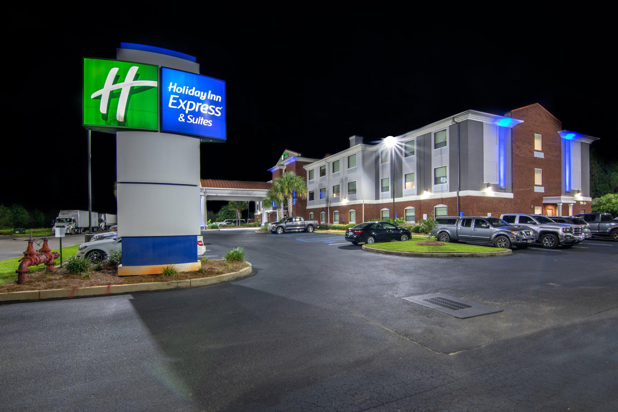 Holiday Inn Express & Suites Foley - N Gulf Shores Photo