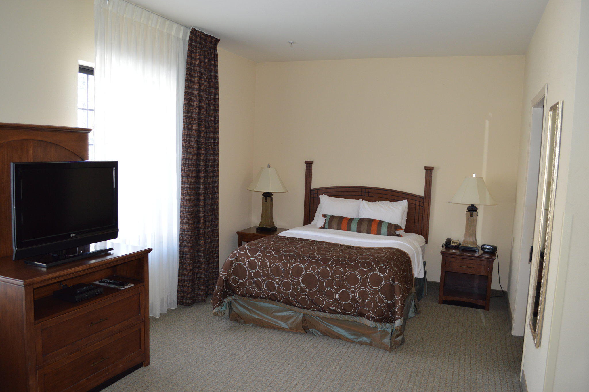 Staybridge Suites Milwaukee West-Oconomowoc Photo