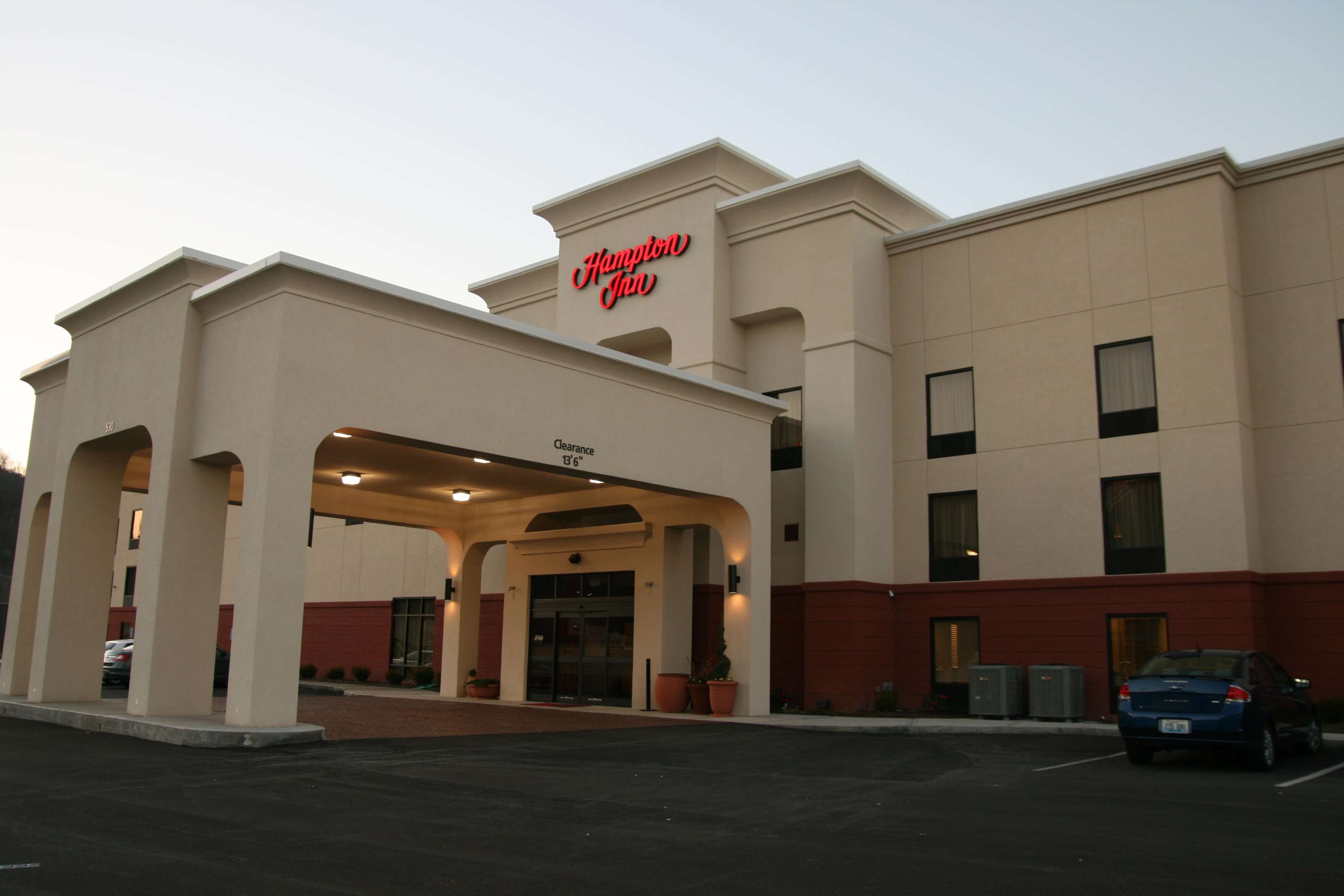 Hampton Inn Williamsburg, 530 Highway 92 W, Williamsburg, KY, Hotels