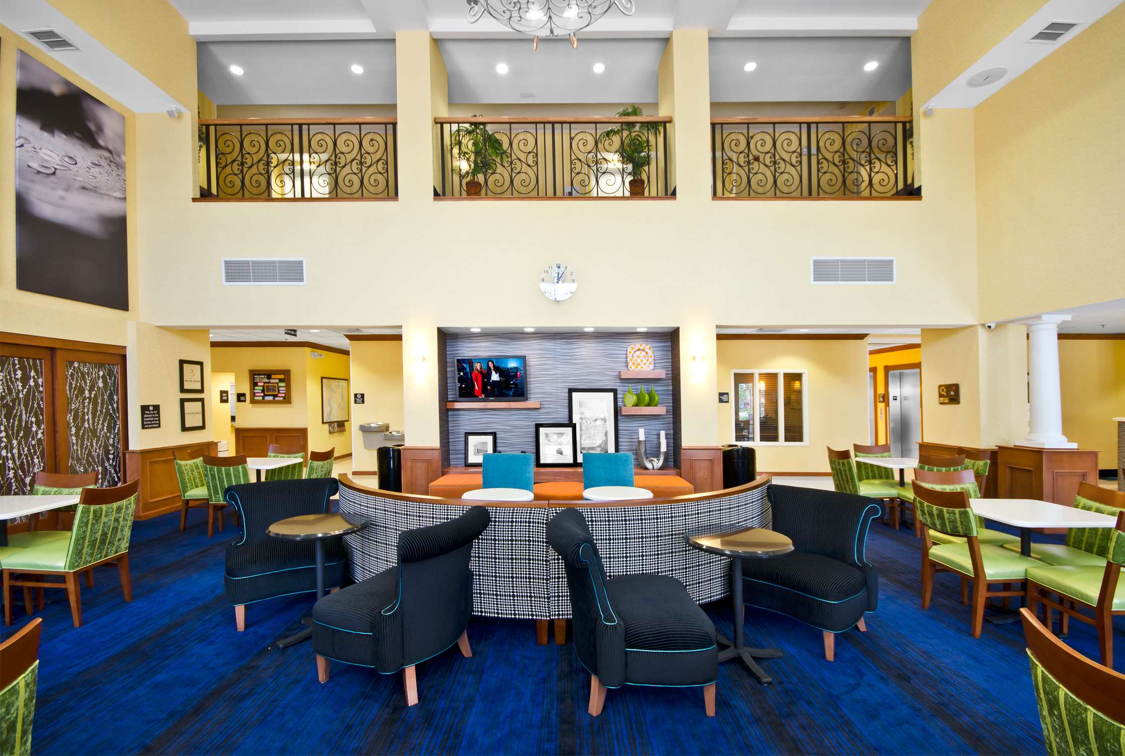 Hampton Inn & Suites Jacksonville Deerwood Park Photo