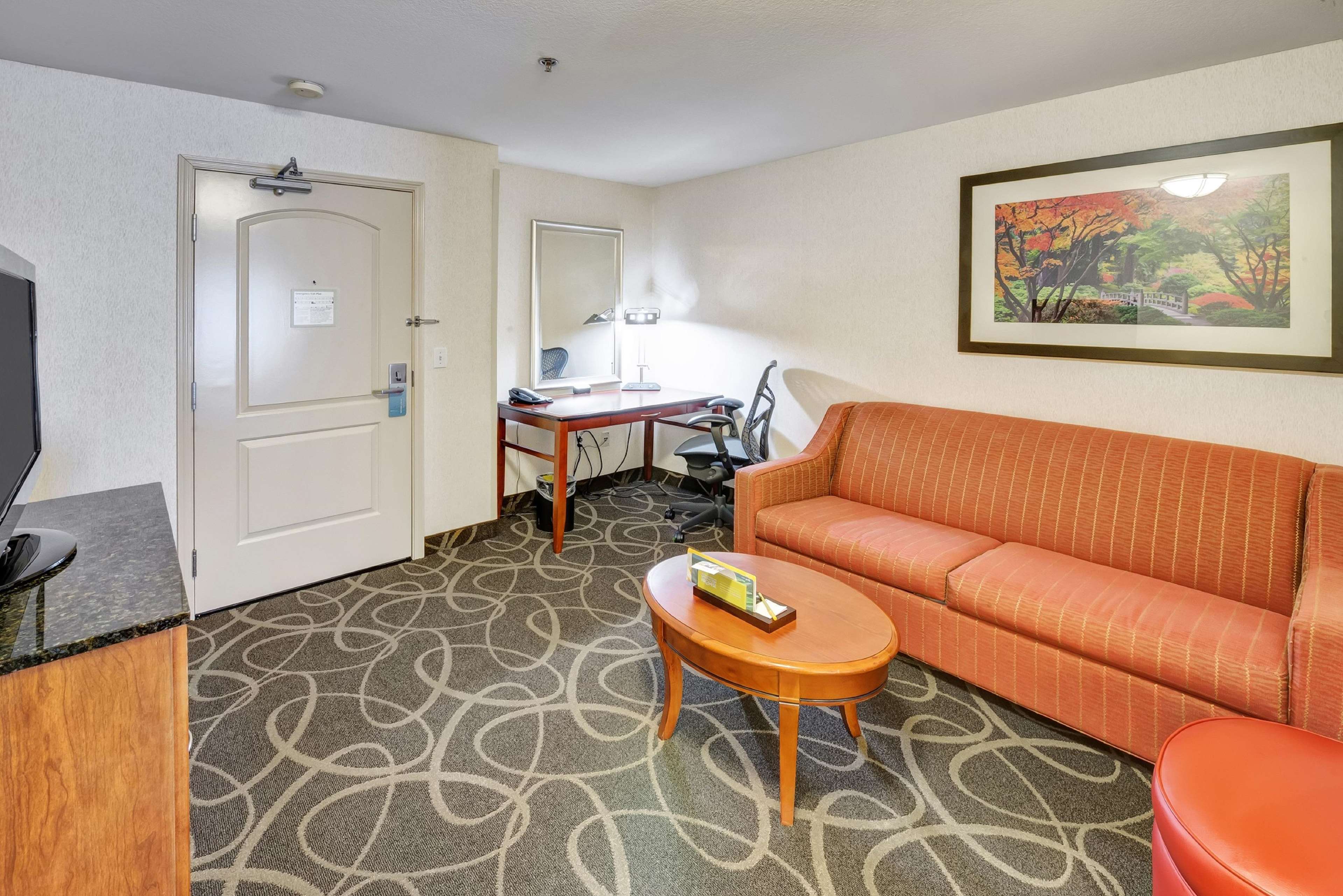 Hilton Garden Inn Portland Airport Photo