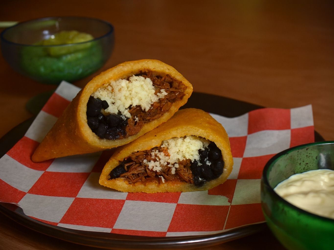 Pabellón Empanada / Empanada Pabellón