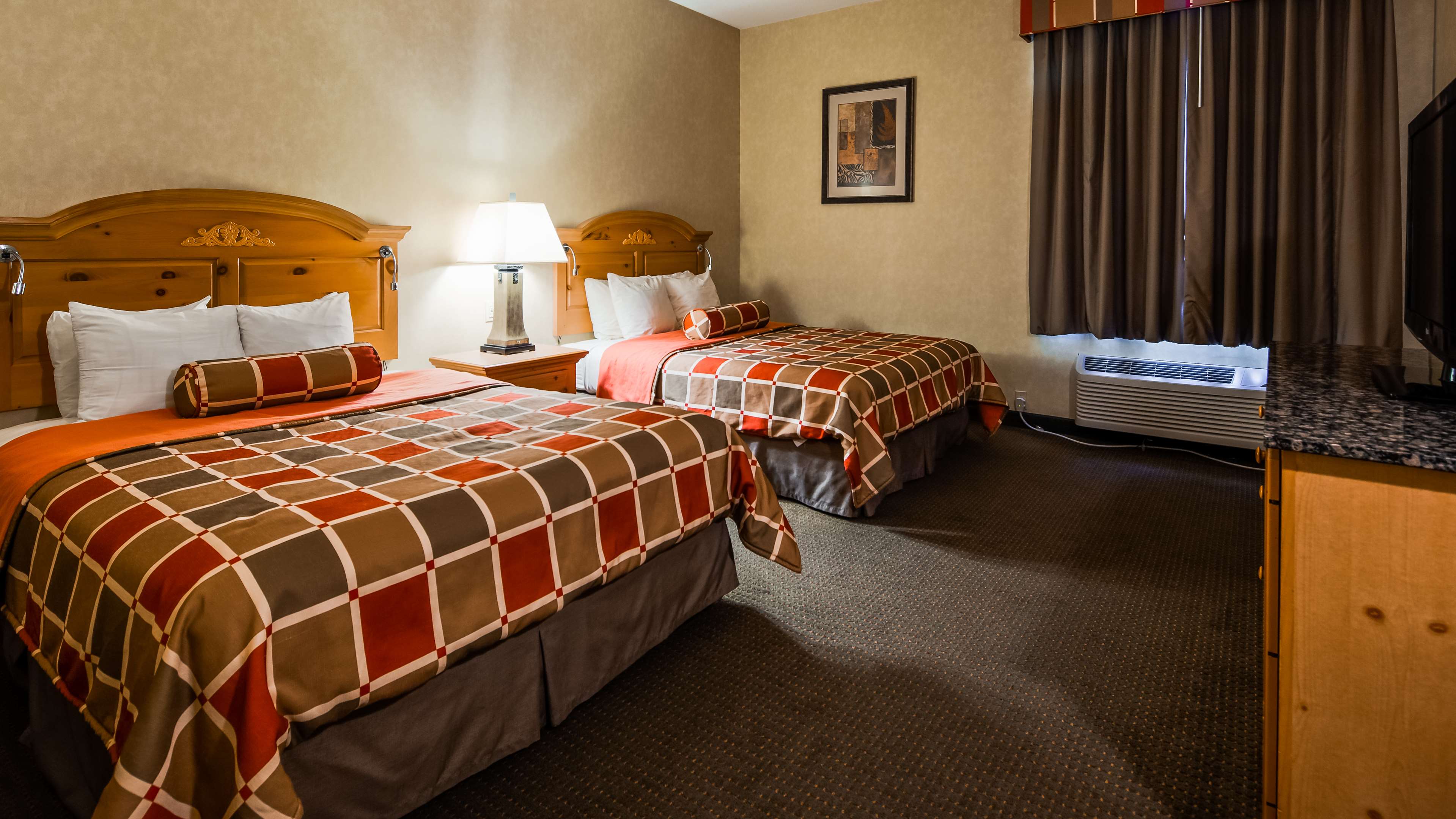 Best Western Plus Revere Inn & Suites Photo