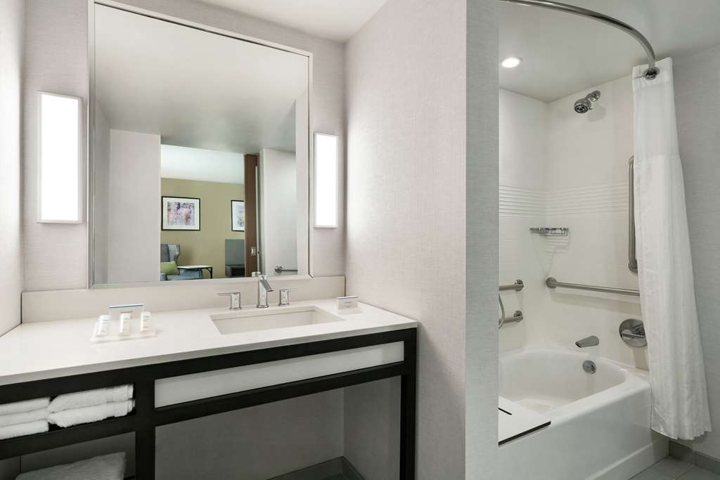 Hilton Garden Inn Springfield, NJ Image