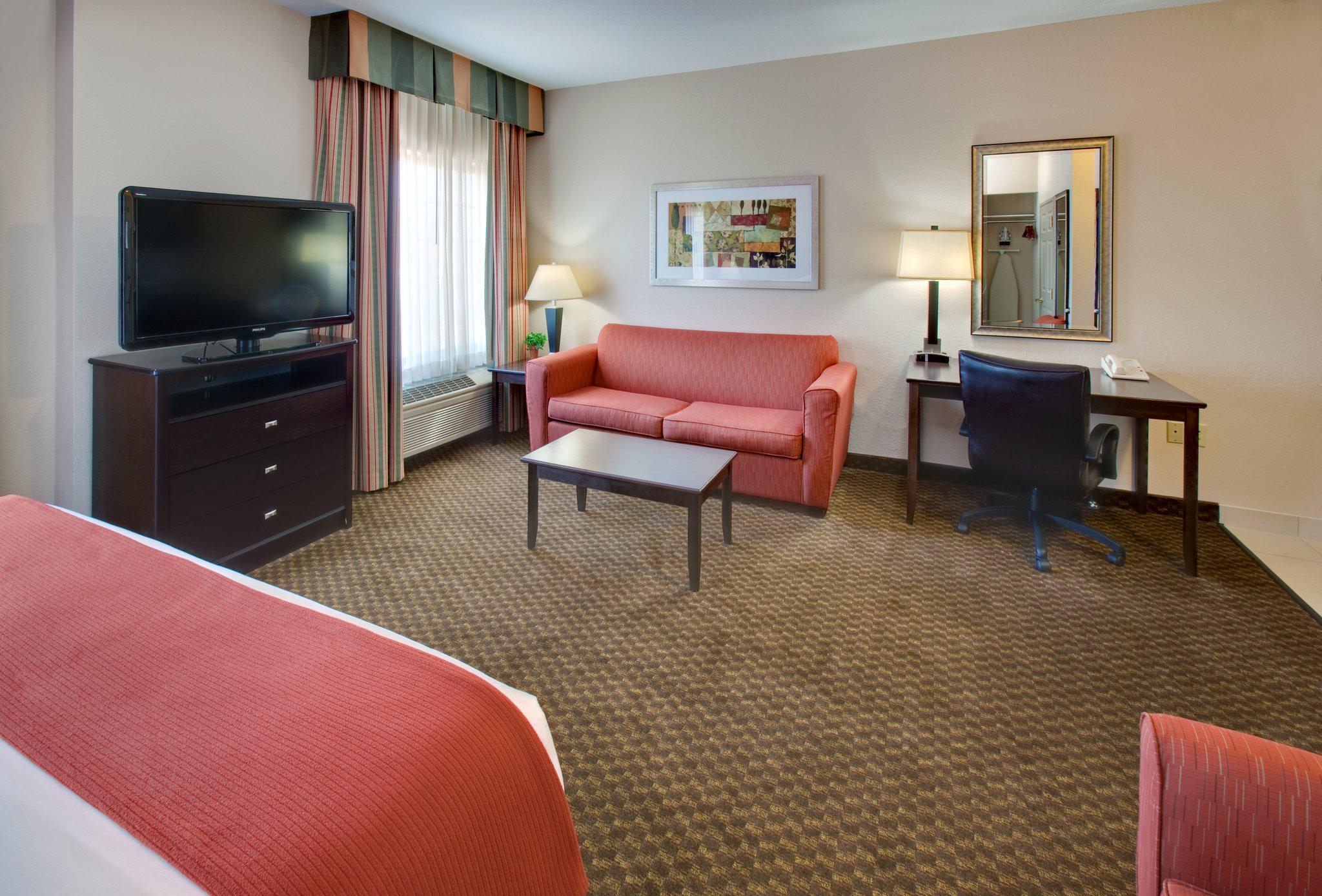 Holiday Inn Express & Suites Pleasant Prairie / Kenosha Photo