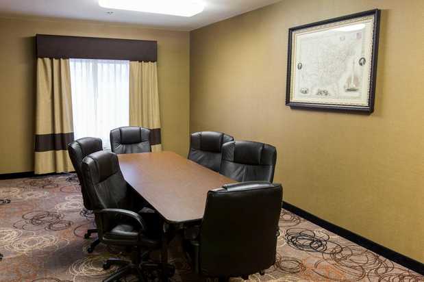 Images Comfort Suites