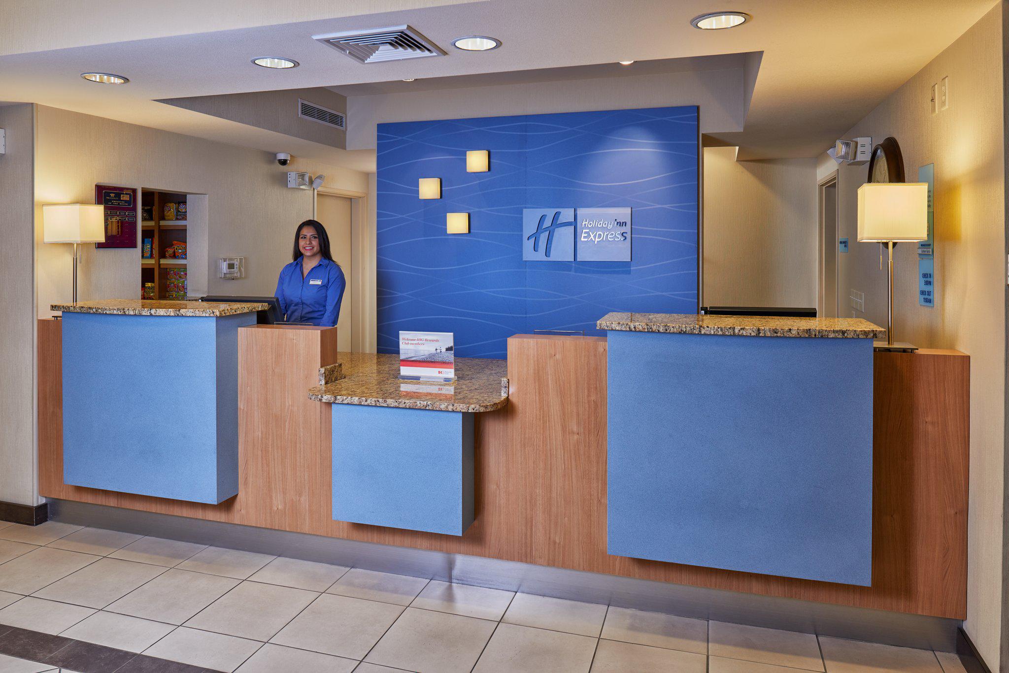 Holiday Inn Express & Suites El Paso Airport Photo