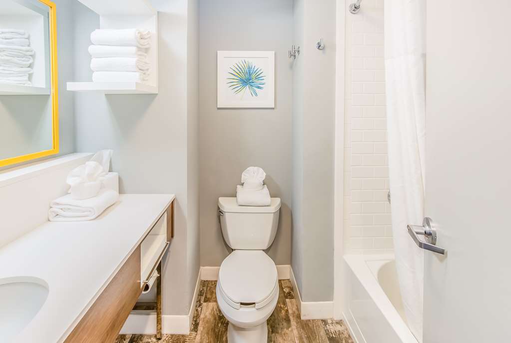 Hampton Inn Pensacola Beach Image